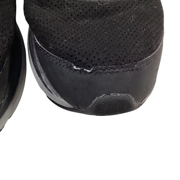 Athletic_Shoes